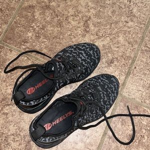 Youth boys heelys